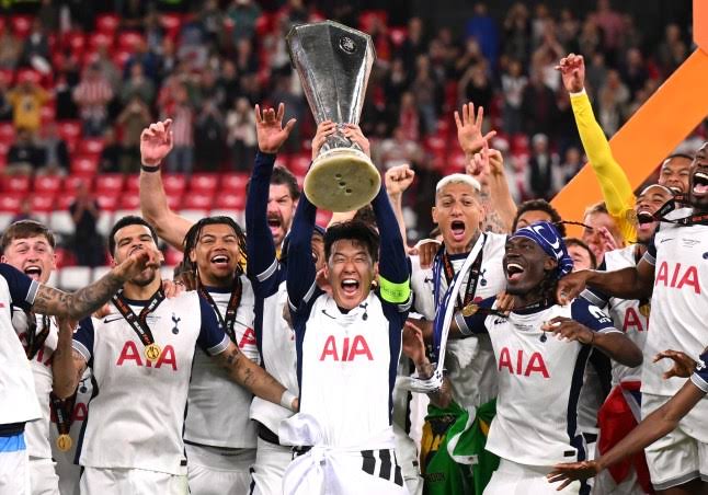 Tottenham Hotspur have finally broken their 17-year trophy drought, clinching the UEFA Europa League title with a hard-fought 1-0 victory over Manchester United in a gripping final at San Mamés Stadium. The win, sealed by Brennan Johnson’s scrappy 42nd-minute goal, marks Spurs’ first major silverware since their 2008 League Cup triumph and their first European crown since the 1984 UEFA Cup, igniting celebrations among fans and offering redemption for a challenging season.
Under the stewardship of Ange Postecoglou, Tottenham defied their dismal 17th-place Premier League standing to deliver a performance of grit and resilience. The decisive moment came when Pape Matar Sarr’s cross deflected off Manchester United’s Luke Shaw and Johnson, trickling past goalkeeper André Onana. Despite United’s second-half pressure, Spurs’ defense, led by an imperious Cristian Romero and bolstered by key saves from Guglielmo Vicario, held firm to secure the historic victory.
The match was a tale of two underperforming Premier League sides, with Tottenham and Manchester United languishing in 17th and 16th places, respectively. Yet, the final showcased Spurs’ ability to rise above their domestic woes, earning them a coveted spot in next season’s UEFA Champions League—a remarkable feat for a team teetering near the relegation zone. The victory also netted Tottenham approximately £5 million in prize money, with an additional £30 million earned throughout their Europa League campaign and a further £3 million for qualifying for the 2025 UEFA Super Cup.
Postecoglou, whose future at the club has been under scrutiny amid Spurs’ poor league form, emerged as the night’s hero. True to his pre-match claim of always winning a trophy in his second season, the Greek-Australian manager delivered, silencing critics who had questioned his “Ange-ball” philosophy. “I know our league form has been unacceptable, but winning a trophy changes this football club,” Postecoglou declared post-match, hinting at his desire to build on this success despite speculation about his tenure.
For Manchester United, the defeat compounded a miserable season. Manager Ruben Amorim faced heavy criticism for his tactical choices, including starting Mason Mount over Alejandro Garnacho, who was introduced as a substitute in the 71st minute. United’s failure to secure a European spot next season, coupled with an estimated £77 million loss in potential Champions League revenue, leaves Amorim under immense pressure as he faces a rebuild without the allure of European football.
Tottenham’s triumph resonated far beyond Bilbao, with South Korean fans celebrating captain Son Heung-min, who, despite starting on the bench, lifted the trophy draped in his nation’s flag, earning praise as a “national treasure.” Spurs supporters, long starved of success, erupted in joy, with one fan, Ann, telling BBC Sport, “I am in tears. This feels even better than our last European win.”
As Tottenham prepare for their Champions League return and a shot at the Super Cup, this victory marks a turning point. For Postecoglou and his squad, it’s a testament to perseverance, proving that even in a season of struggle, European glory can rewrite the narrative.